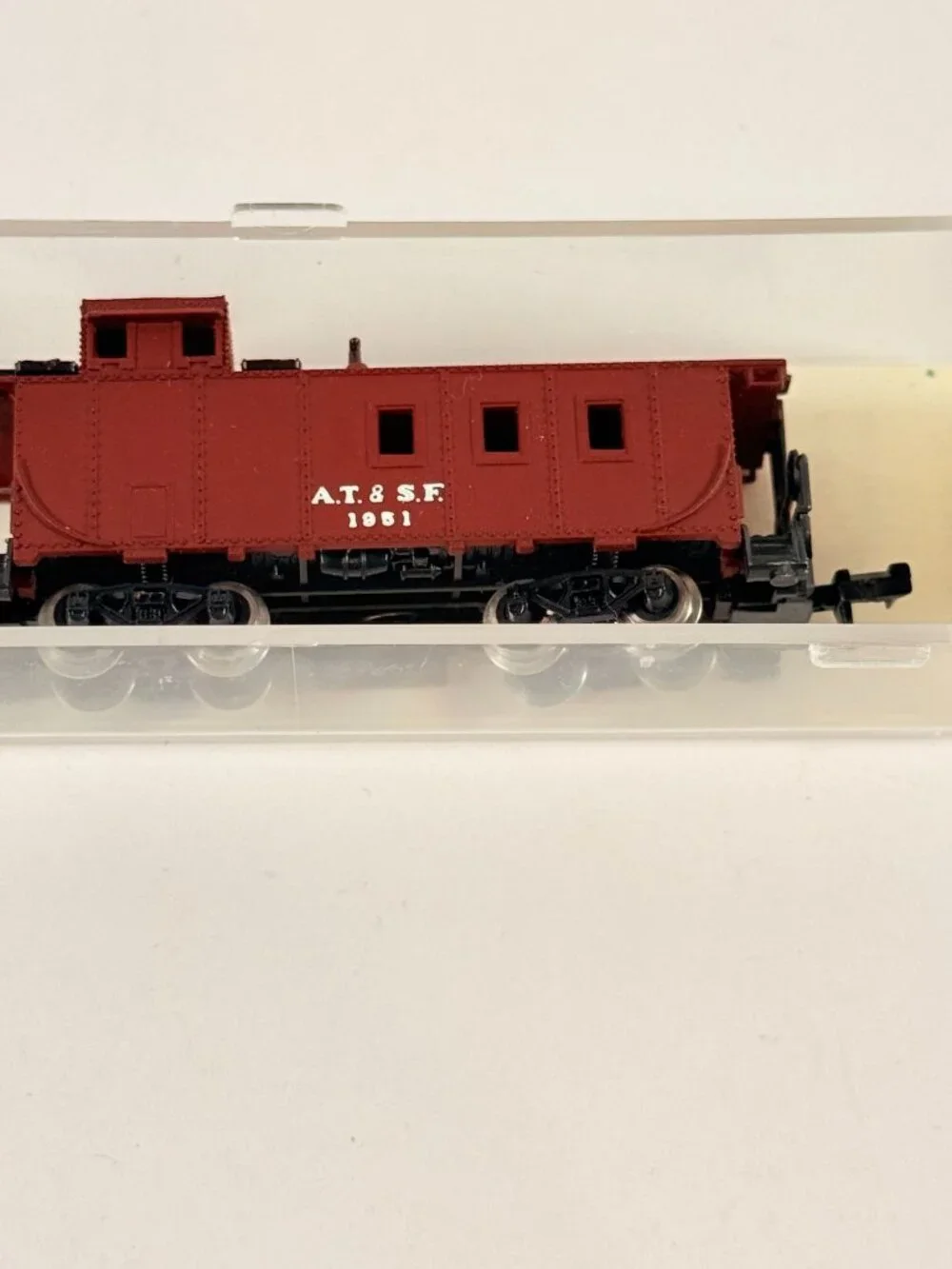 Life-Like N Scale Santa Fe ATSF Caboose Train Car 1951 AT&SF 7710 Red Model